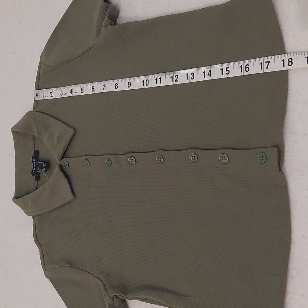 🔥HOST PICK🔥FOREVER 21 Olive Green Knit Polo Shirt for Women NWT - Picture 7 of 9